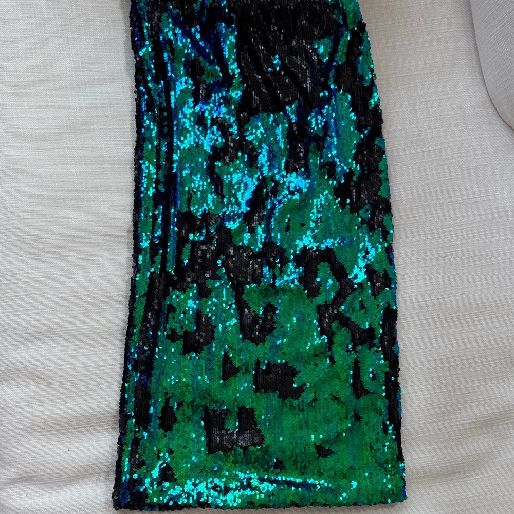 Elegant Sequin Pencil Skirt in Green and Black